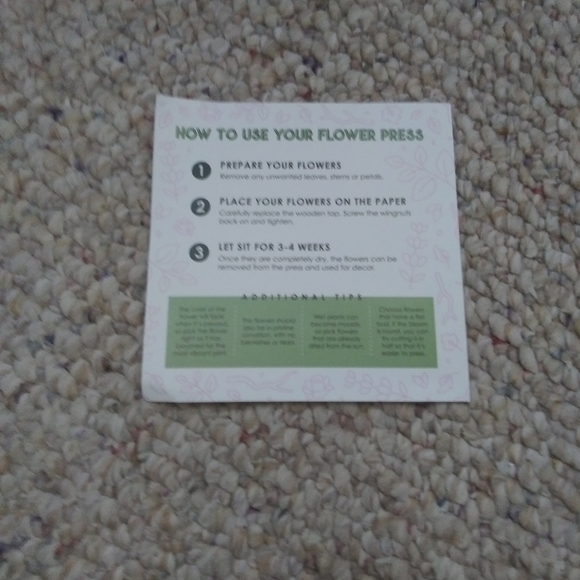 Owlcrate Exclusive Flower Press - Picture 3 of 4